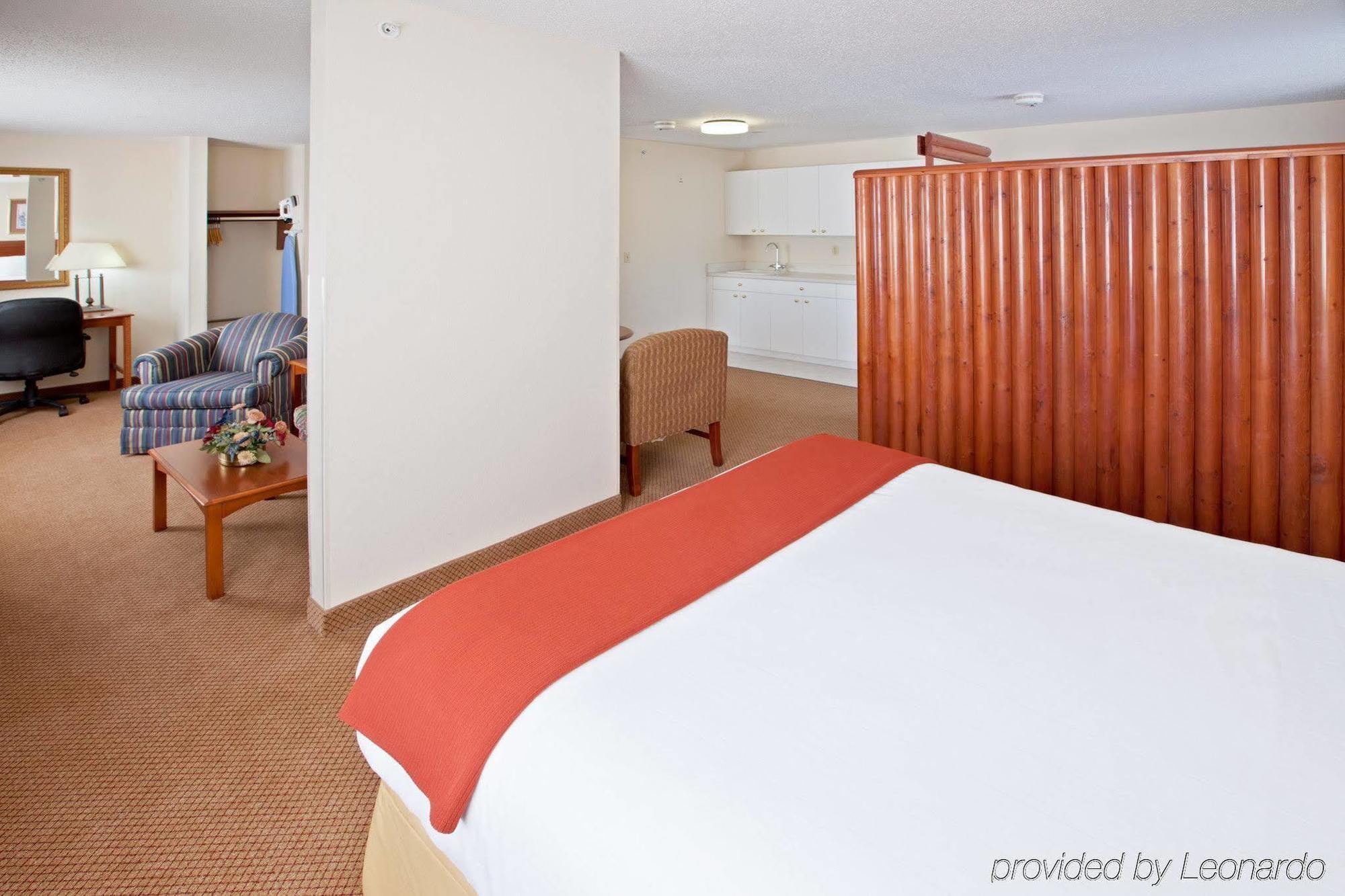 Baymont By Wyndham Chelsea Hotel Exterior photo